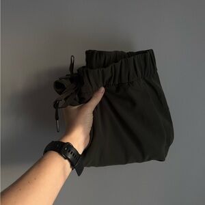 LULULEMON ON THE FLY JOGGER DARK OLIVE SIZE 6